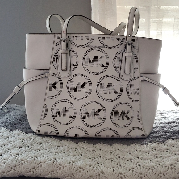 Michael Kors Handbags - Michael kors purse